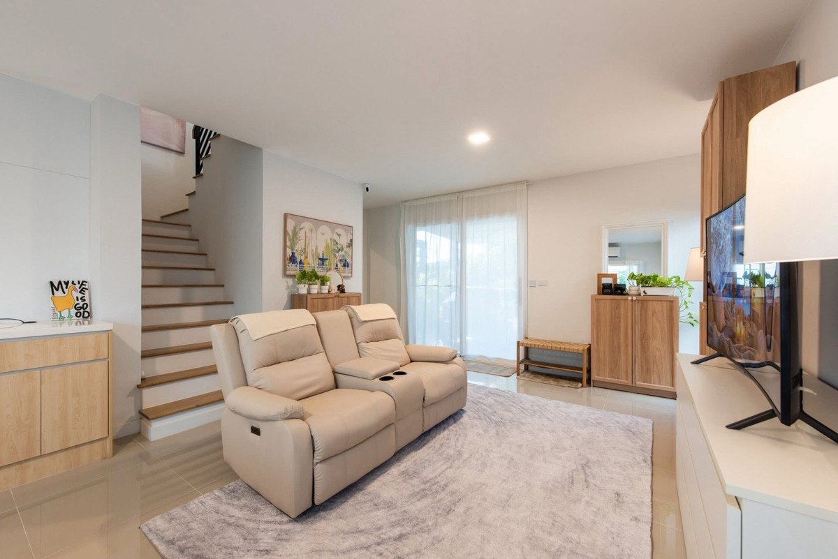 For RentSamut Prakan,Samrong : Semi-detached house for rent, lots of space, fully furnished, has a Home Automation system, highly convenient, near Mega Bangna mall, Grand Pleno Mega Bangna Village, ready to move in ✨