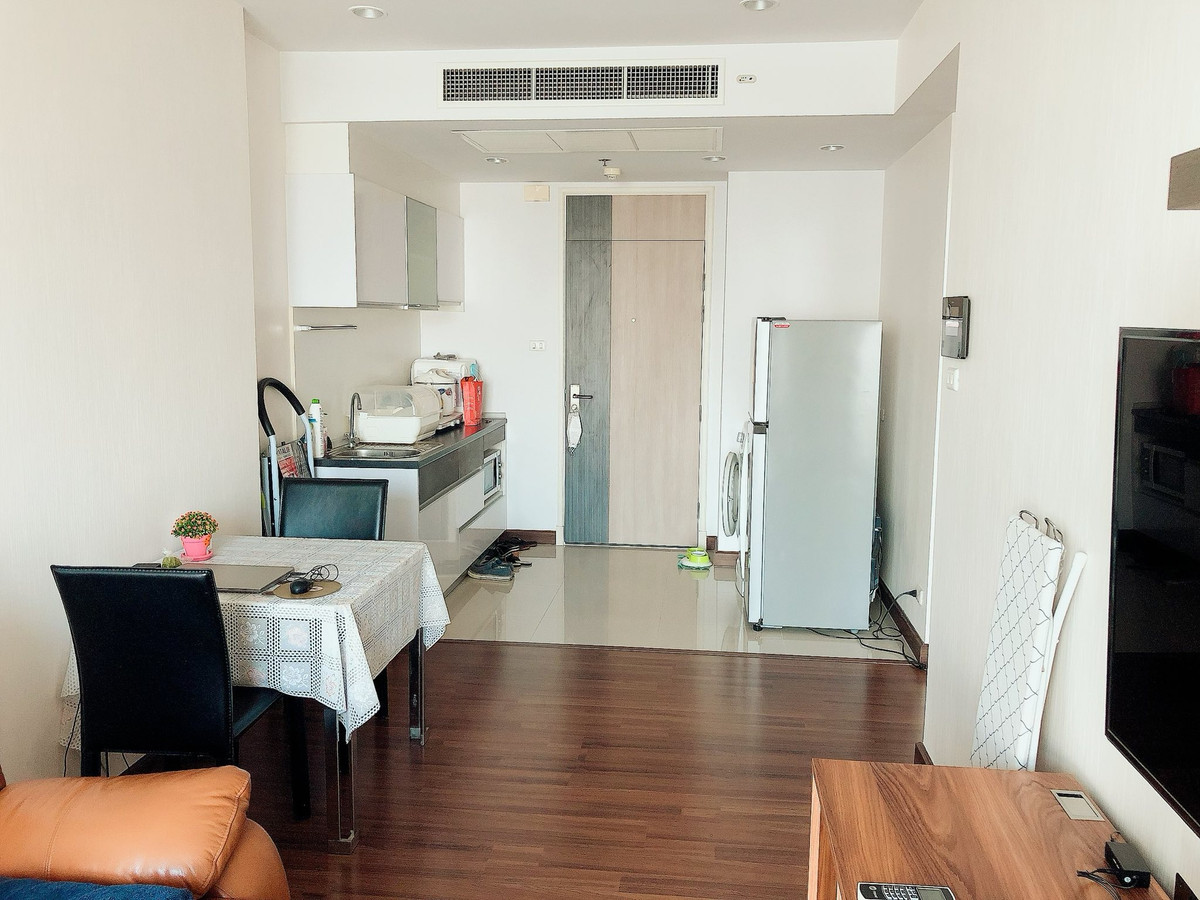 ขายคอนโดสาทร นราธิวาส : 💰 ราคาขาย ด่วน‼️3,600,000 บาท 🌆 วิวเมือง เห็นตึกมหานคร กลางคืนวิวสวยมาก