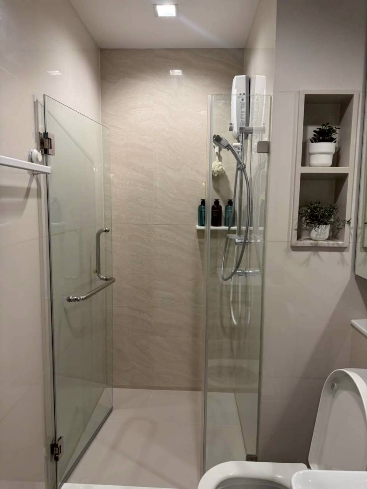 ให้เช่าคอนโดลาดพร้าว เซ็นทรัลลาดพร้าว : ✅ LVY129 ✅ Line : @p2nproperty