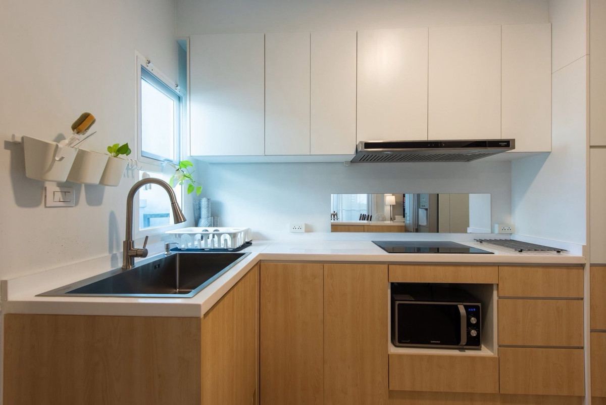 For RentSamut Prakan,Samrong : Semi-detached house for rent, lots of space, fully furnished, has a Home Automation system, highly convenient, near Mega Bangna mall, Grand Pleno Mega Bangna Village, ready to move in ✨