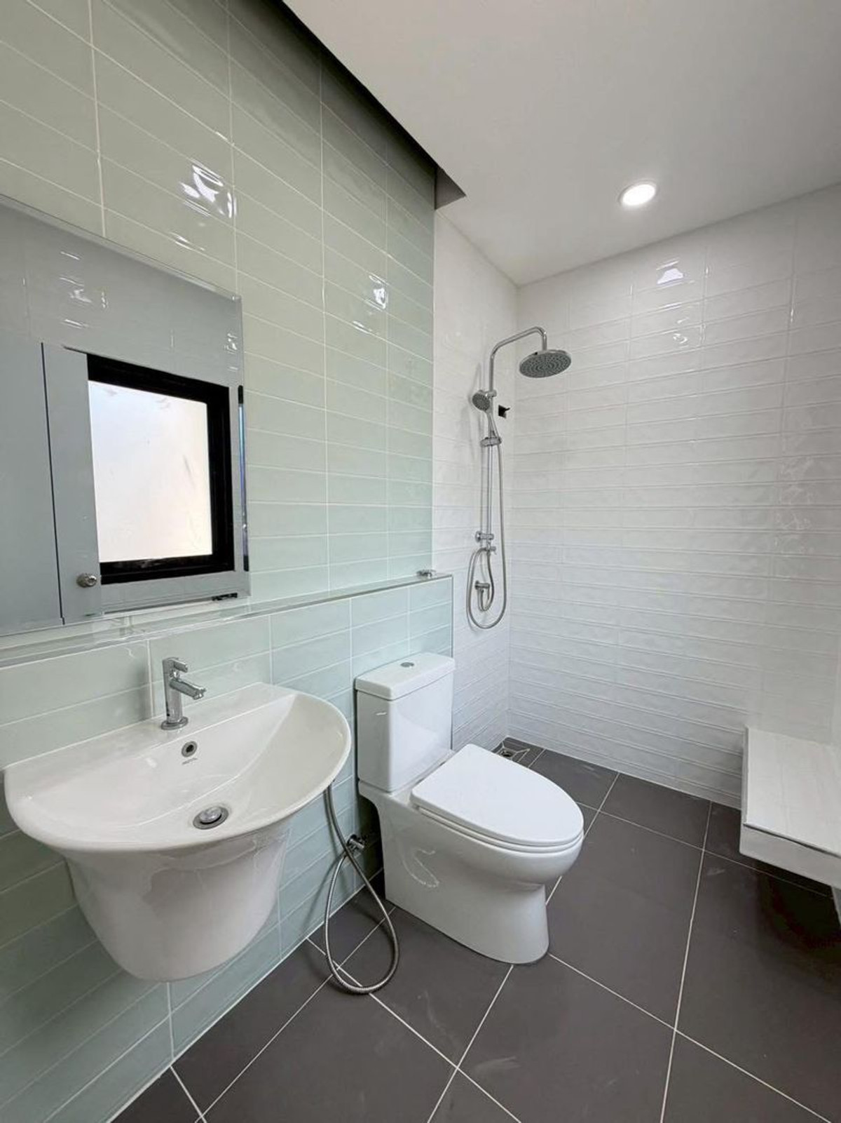 ขายทาวน์โฮมนวมินทร์ รามอินทรา : ทาวน์โฮม 3 ชั้น โครงการซิกเนเจอร์ วัชรพล (Sixnature Watcharapol) ขนาด 17 ตารางวา 3 ห้องนอน แขวงท่าแร้ง เขตบางเขน กรุงเทพมหานคร