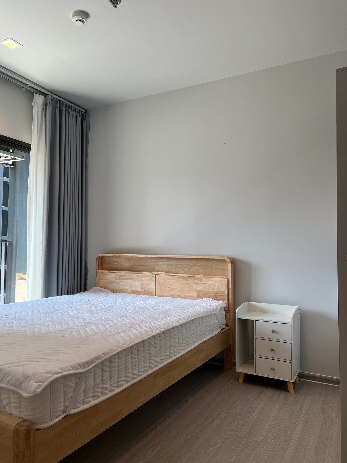 For RentCondoRama9, Petchburi, RCA : Spacious 1BR at Life Asoke-Rama 9 | 35sqm | Floor 20 | 300m to MRT | 20,500 THB