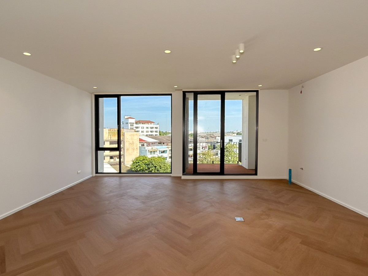 For SaleTownhomeSukhumvit, Asoke, Thonglor : ✨ Townhome / Home Office Luxury | Pridi 14 (Sukhumvit 71) ✨ Premium space Near Ekkamai-Thonglor Just a few minutes Suitable for both living and making a home office in the heart of the city.