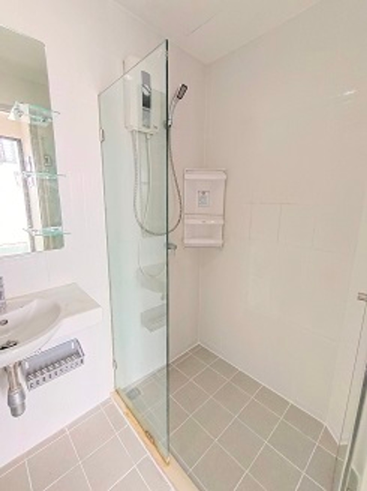 For RentCondoThaphra, Talat Phlu, Wutthakat : Condo for rent, Ideo Sathorn Thapra (Ideo Sathorn Thapra), next to BTS Pho Nimit, with furniture + washing machine, only 9,000 baht.