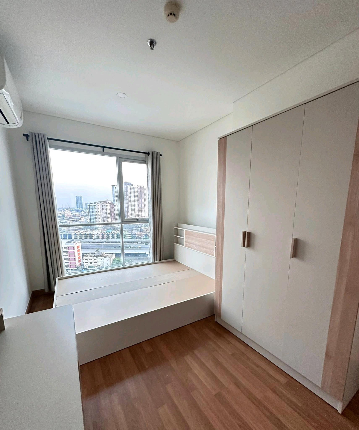 For RentCondoRama3 (Riverside),Satupadit : Beautiful room available, ready to move in.