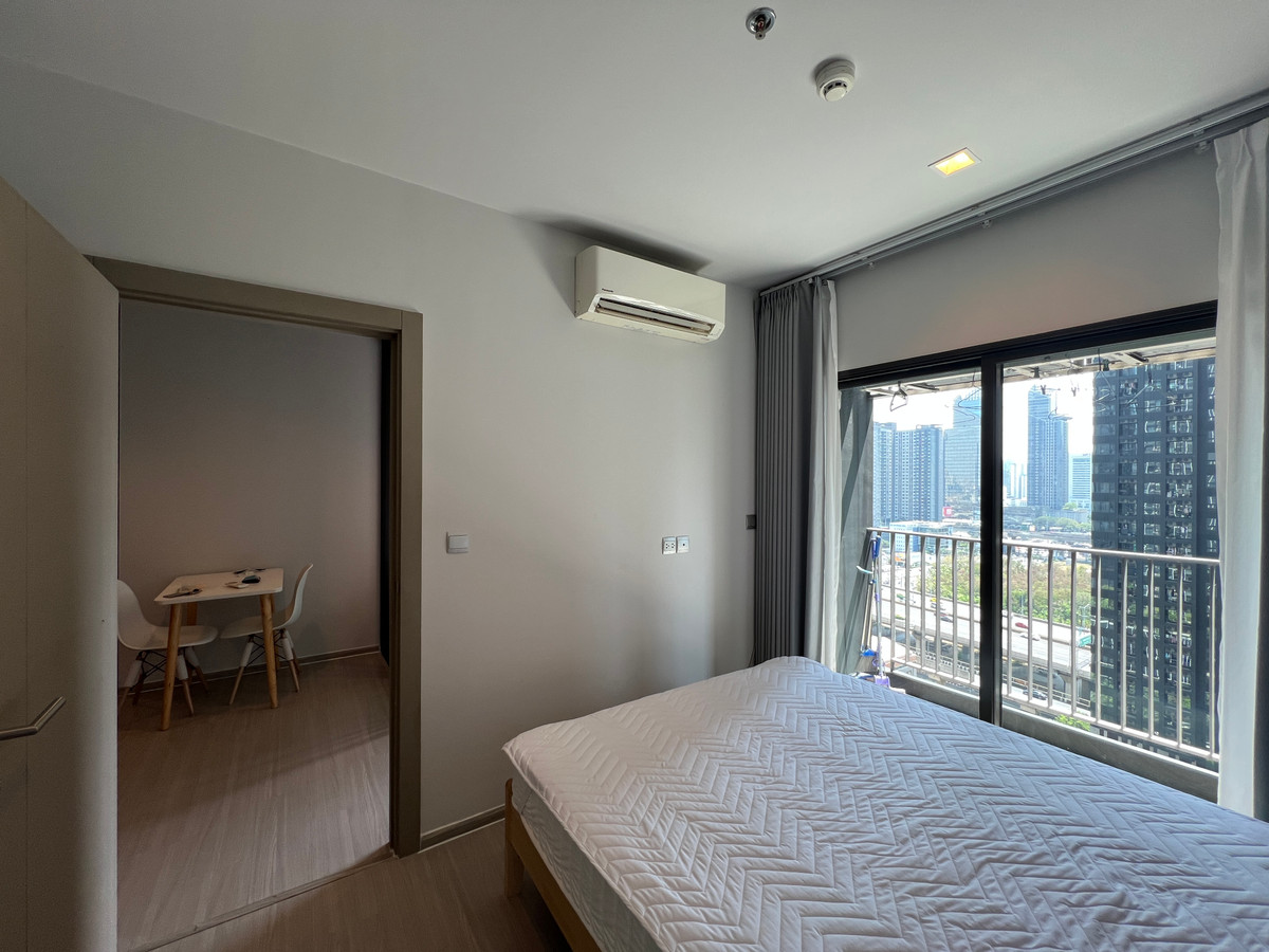 For RentCondoRama9, Petchburi, RCA : Spacious 1BR at Life Asoke-Rama 9 | 35sqm | Floor 20 | 300m to MRT | 20,500 THB