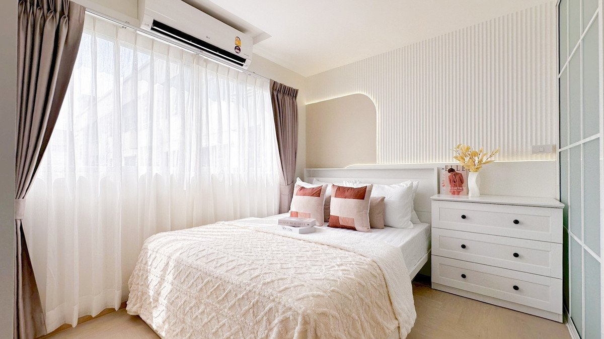 For SaleCondoOnnut, Udomsuk : 4 minutes to #BTSOn Nut 🚄 Best value in Sukhumvit area ✨ Beautiful room, fully decorated. One bag can fit in.🎒💖