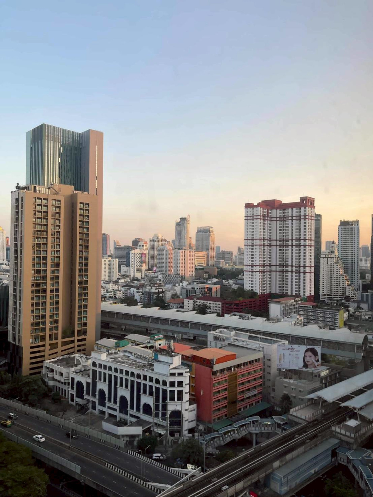 For RentCondoRatchathewi,Phayathai : Phayathai Place, the best location and wide area.