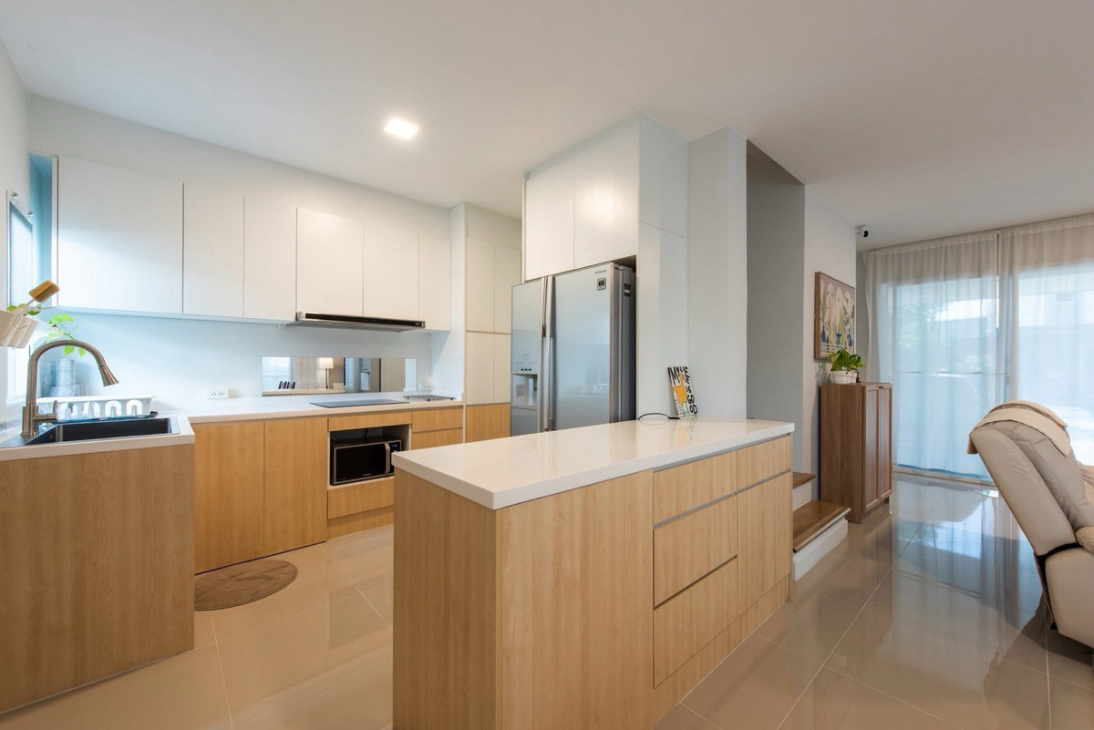 For RentSamut Prakan,Samrong : Semi-detached house for rent, lots of space, fully furnished, has a Home Automation system, highly convenient, near Mega Bangna mall, Grand Pleno Mega Bangna Village, ready to move in ✨