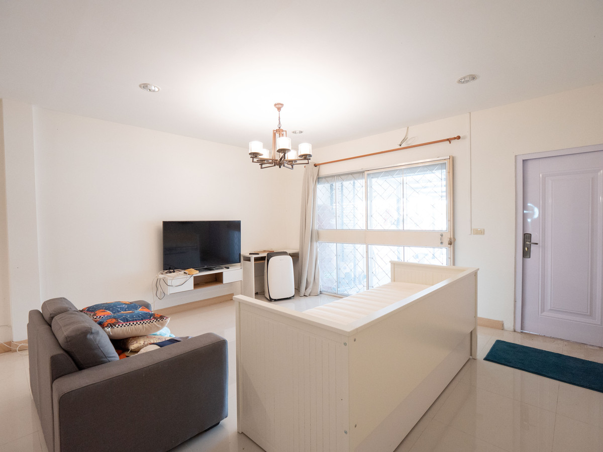 ขายทาวน์โฮมนครพนม : #ขายบ้านริมแม่น้ำโขง #เมืองนครพนม ทำเลดีมากๆ สวยสภาพดี 95% ขายถูก พร้อมอยู่ได้เลย 100 เมตร ถึงริมโขง  #ขายทาวน์เฮาส์ริมโขง 2 ชั้น ขนาด 34.9 ตรว. พื้นที่ใช้สอยรวม 200 ตรม. 2 นอน 2 น้ำ 1 ครัว 2 ที่จอดรถ 