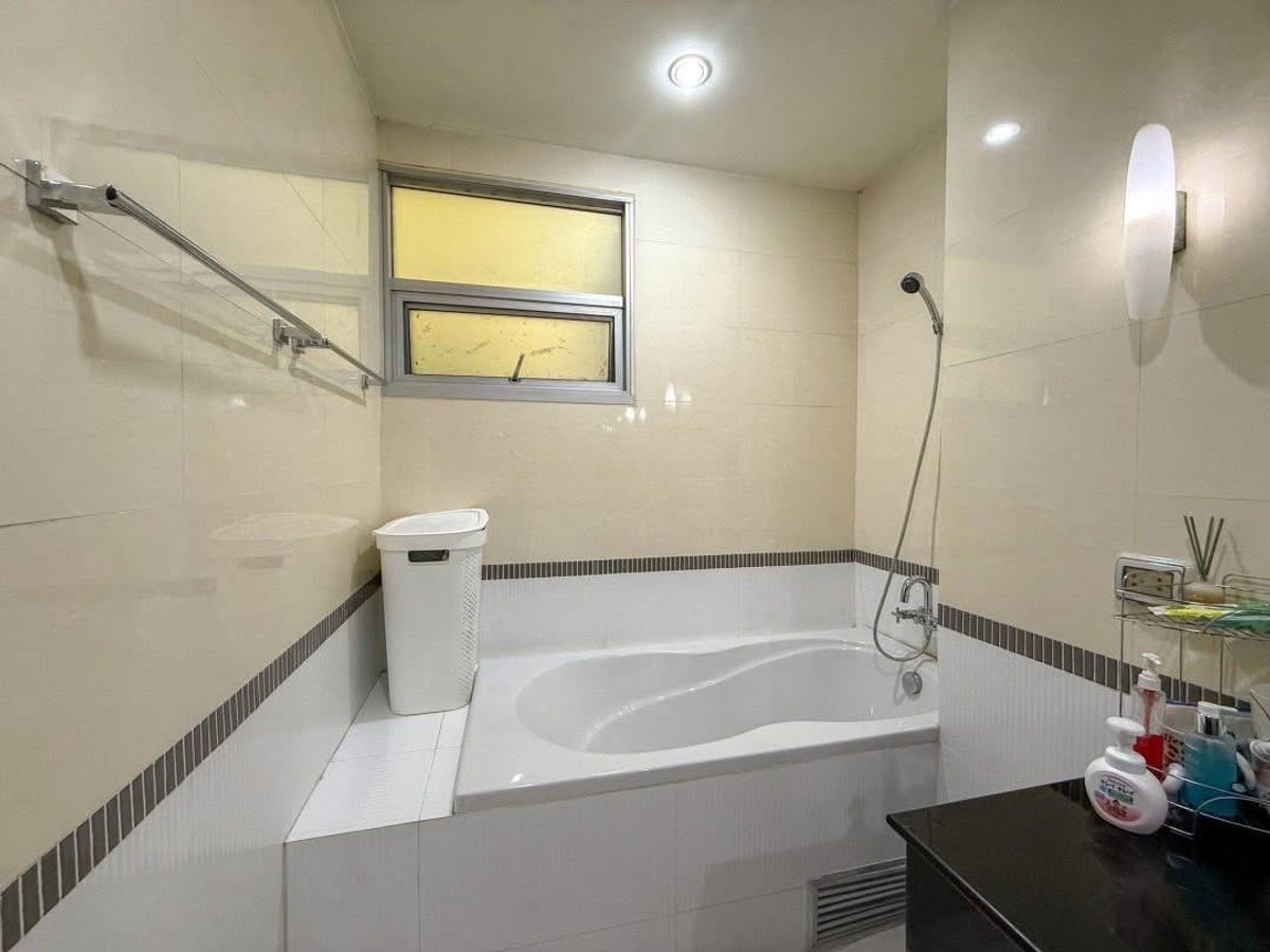 ขายคอนโดราชเทวี พญาไท : Baan Klang Krung Siam - Pathumwan / 2 Bedrooms (SALE WITH TENENT), บ้านกลางกรุง สยาม - ปทุมวัน / 2 ห้องนอน (ขายพร้อมผู้เช่า) BL032