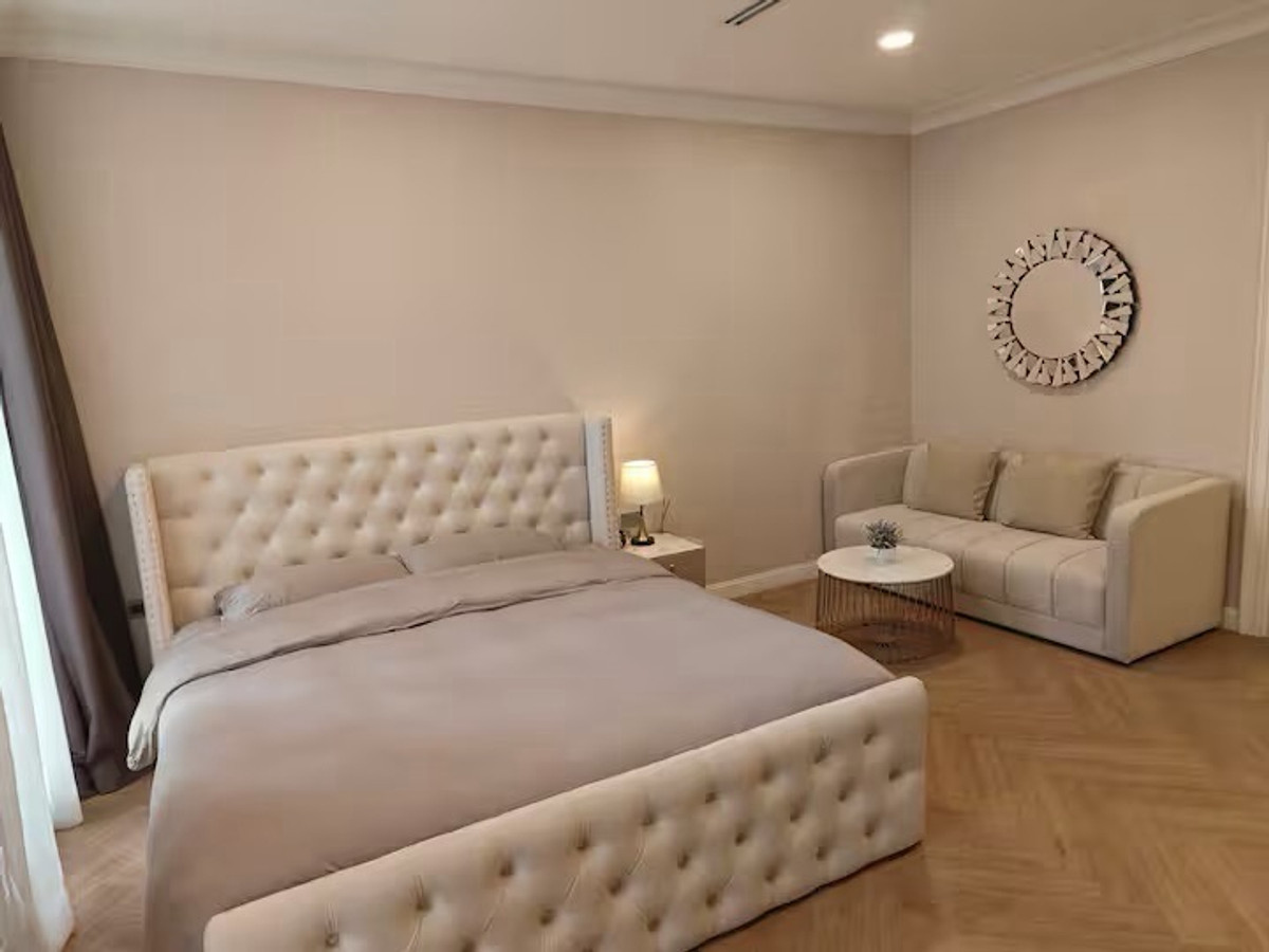 ให้เช่าบ้านสุขุมวิท อโศก ทองหล่อ : บ้านหรูให้เช่า ใกล้ BTS พร้อมพงษ์ 4 ห้องนอน พร้อมสระว่ายน้ำและลิฟต์ส่วนตัว
