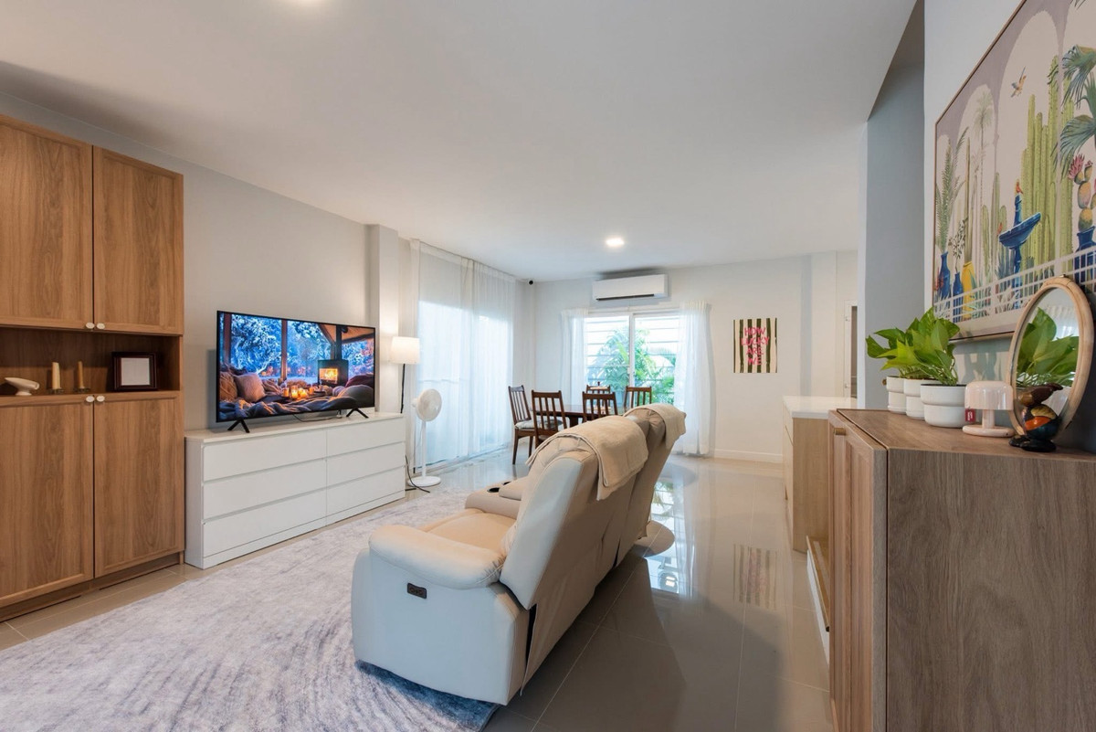 For RentSamut Prakan,Samrong : Semi-detached house for rent, lots of space, fully furnished, has a Home Automation system, highly convenient, near Mega Bangna mall, Grand Pleno Mega Bangna Village, ready to move in ✨