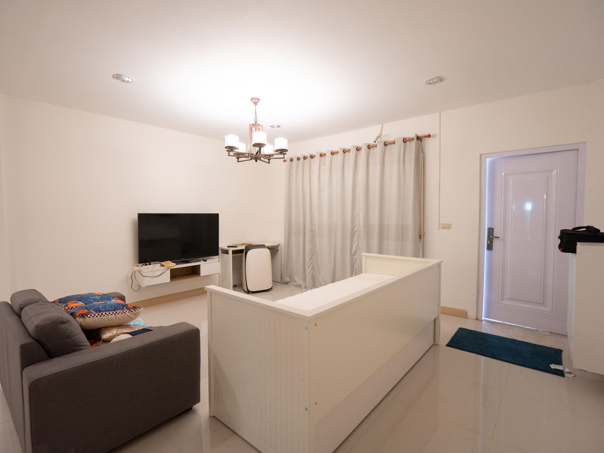 ขายทาวน์โฮมนครพนม : #ขายบ้านริมแม่น้ำโขง #เมืองนครพนม ทำเลดีมากๆ สวยสภาพดี 95% ขายถูก พร้อมอยู่ได้เลย 100 เมตร ถึงริมโขง  #ขายทาวน์เฮาส์ริมโขง 2 ชั้น ขนาด 34.9 ตรว. พื้นที่ใช้สอยรวม 200 ตรม. 2 นอน 2 น้ำ 1 ครัว 2 ที่จอดรถ 