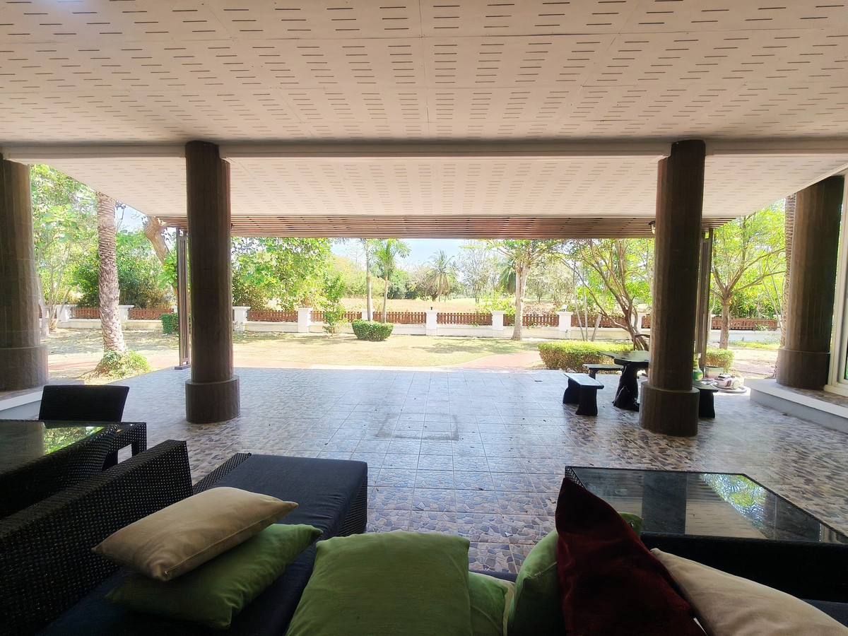 ขายบ้านระยอง : ⛳️ ขายบ้านหรูสไตล์รีสอร์ท ติดสนามกอล์ฟ Eastern Star ระยอง บนที่ดินผืนใหญ่ 880 ตร.ว. ชีวิตพักผ่อนระดับ Exclusive ที่คุณครอบครองได้