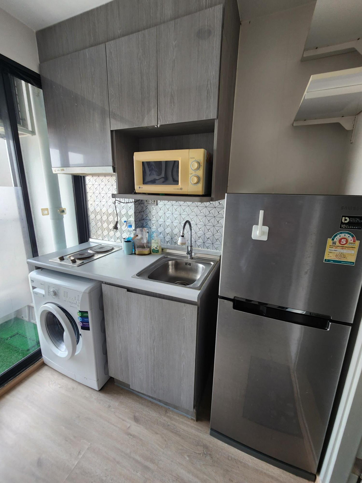 For RentCondoThaphra, Talat Phlu, Wutthakat : Condo for rent, Ideo Sathorn Thapra (Ideo Sathorn Thapra), next to BTS Pho Nimit, with furniture + washing machine, only 9,000 baht.