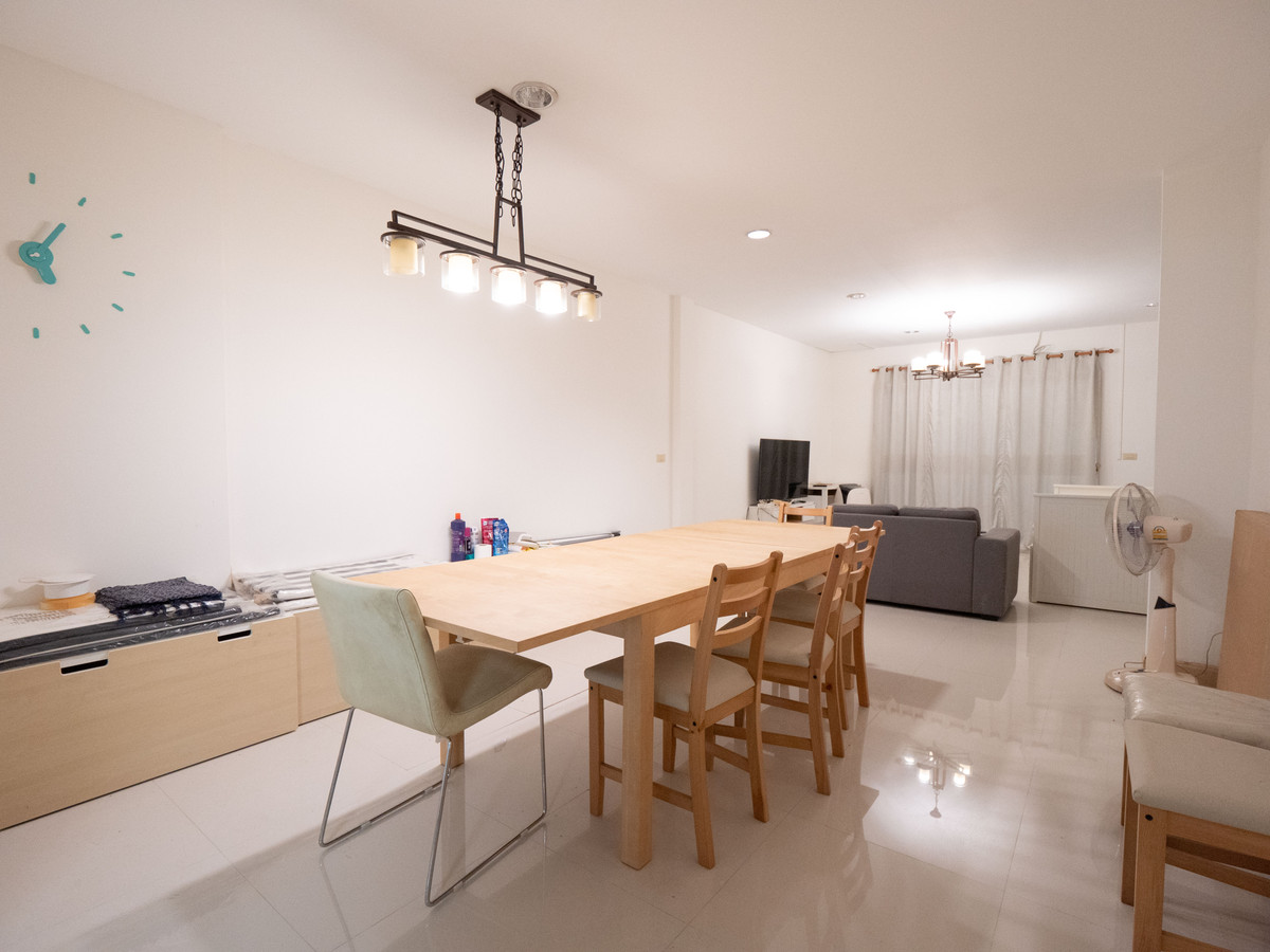 ขายทาวน์โฮมนครพนม : #ขายบ้านริมแม่น้ำโขง #เมืองนครพนม ทำเลดีมากๆ สวยสภาพดี 95% ขายถูก พร้อมอยู่ได้เลย 100 เมตร ถึงริมโขง  #ขายทาวน์เฮาส์ริมโขง 2 ชั้น ขนาด 34.9 ตรว. พื้นที่ใช้สอยรวม 200 ตรม. 2 นอน 2 น้ำ 1 ครัว 2 ที่จอดรถ 