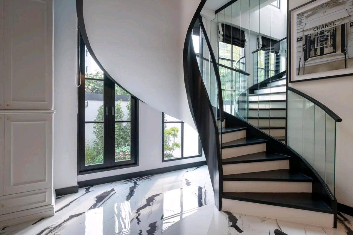 ทาวน์โฮมสุขุมวิท อโศก ทองหล่อ : 🚩For Rent/Sale : Maison blanche 67 / 🛗 Elevator / 3 Bed , 5 Bath