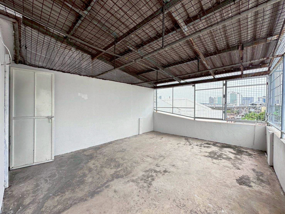 For SaleShop HouseBang kae, Phetkasem : Shophouse/commercial building for sale, 3 floors Soi Phetkasem 18/1, near MRT Bang Phai, MRT Tha Phra, very good location, only 20 meters from the main road.