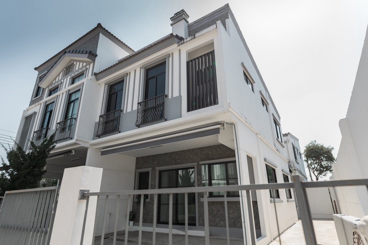 TownhomeBangna, Bearing, Lasalle : For Rent: Indy 5 Bangna Km.7, Price: 59,000 THB (Also available for Sale at 6.79 Million THB) [MKh260204]