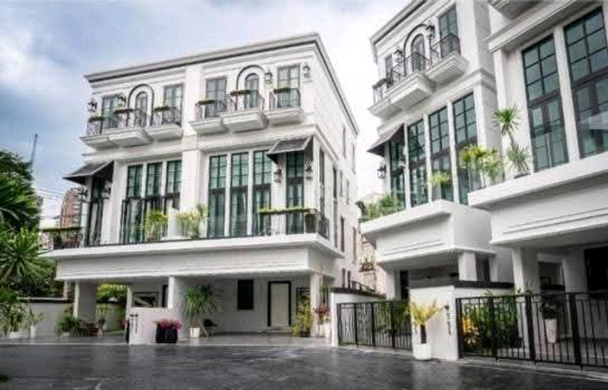 ทาวน์โฮมสุขุมวิท อโศก ทองหล่อ : 🚩For Rent/Sale : Maison blanche 67 / 🛗 Elevator / 3 Bed , 5 Bath