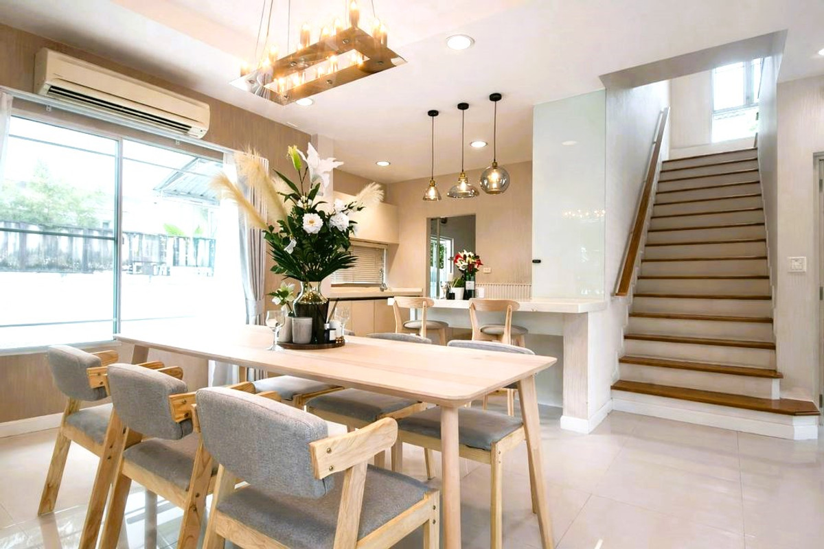 For RentHouseSamut Prakan,Samrong : KH0328 Premium 2-storey detached house for rent, ready to move in, Nantawan Srinakarin project, near Assumption Samut Prakan School and St. Joseph Thipwan School, near Lotus Srinakarin, HomePro, Jazz Venture, suitable for family living. Near your childs s