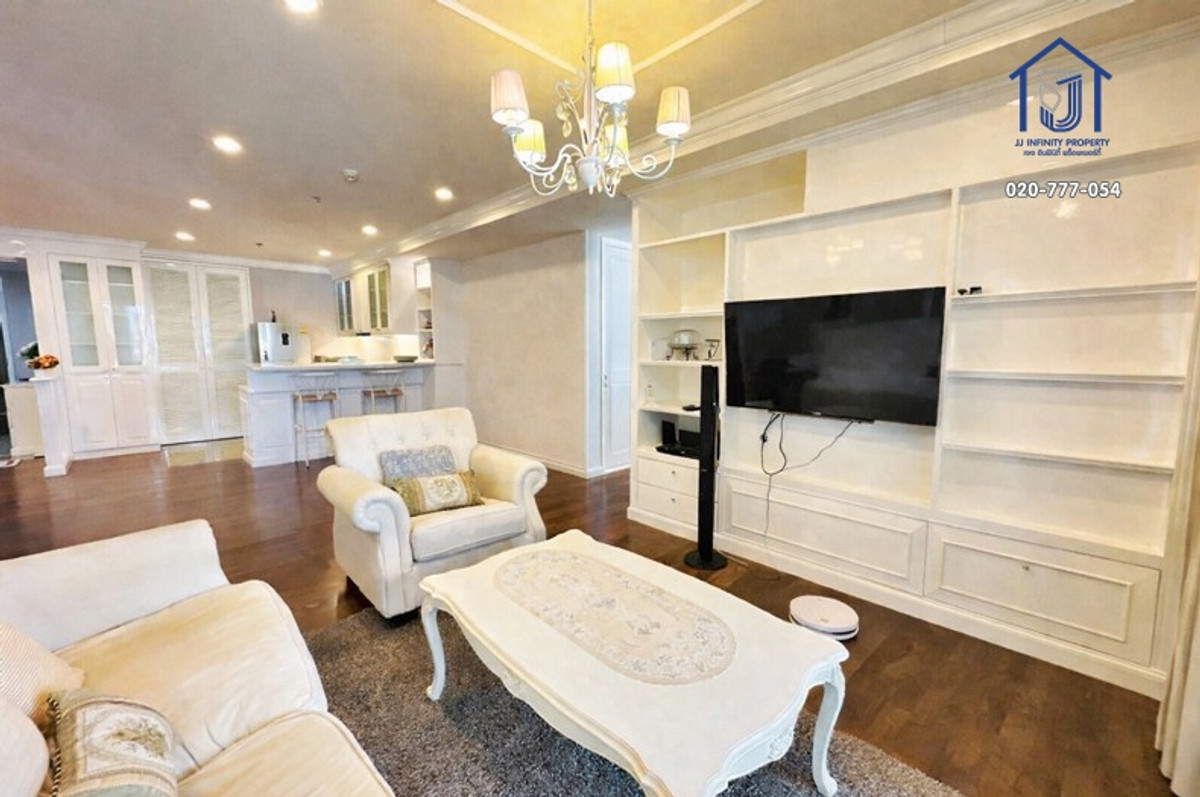 ขายคอนโดนานา : ขายคอนโดหรู 152 ตรม. 15 สุขุมวิท เรสซิเดนเซส ใกล้BTS นานา ใจกลางสุขุมวิท