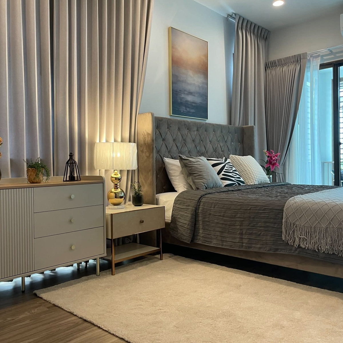 For RentHousePattanakan, Srinakarin : New house, fully furnished Ready to move in immediately, parking for 3 cars, including EV charger ✨