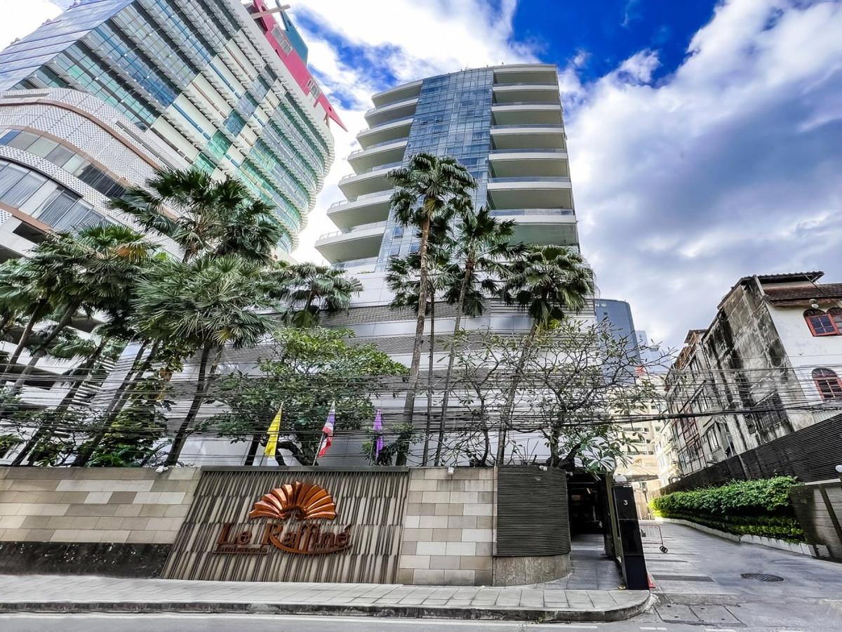 For SaleCondoSukhumvit, Asoke, Thonglor : Condo for sale, Duplex Penthouse, Le Raffine Chompunuch, Sukhumvit 31, large size 376.92 sq m, with private swimming pool.