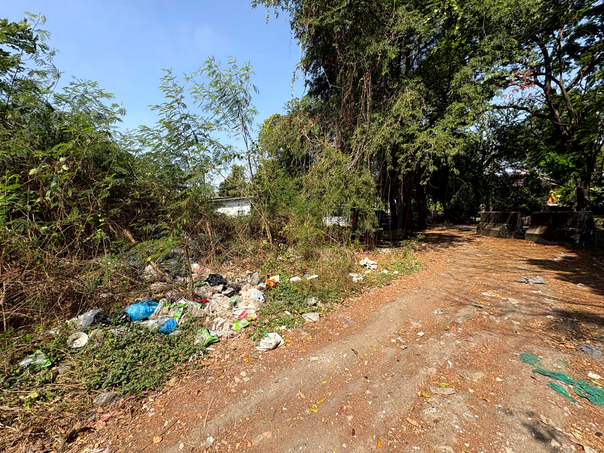 For SaleLandNawamin, Ramindra : (10 February 2026) Lakeside land 208 square wah, lakeside Nawamin Phirom Park, Nawamin 24 Uthen 8-2, width 25 meters, depth 32 meters, 8,500,000.- (40,800.- per square wah)