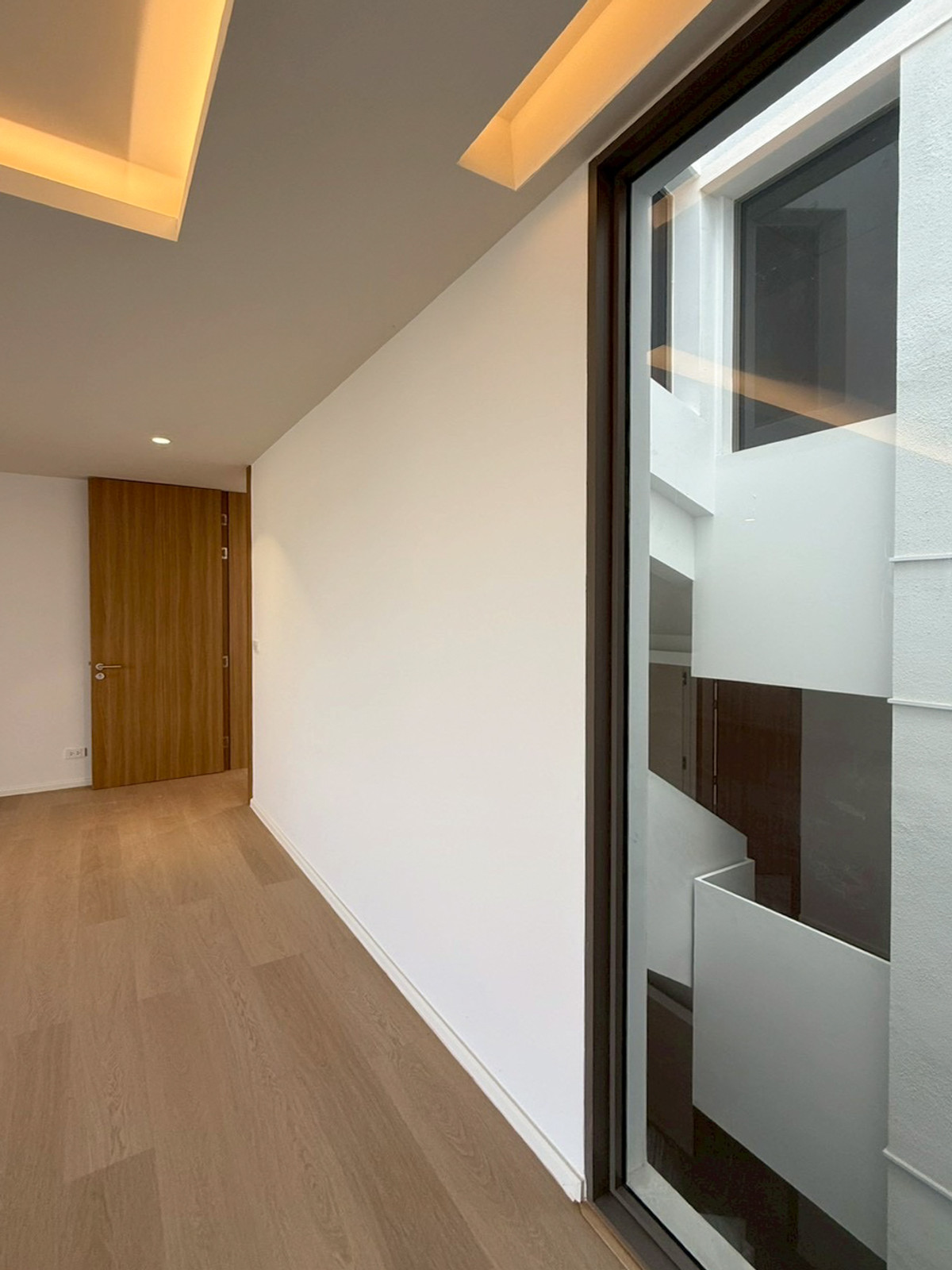 For SaleTownhomeSukhumvit, Asoke, Thonglor : ✨ Townhome / Home Office Luxury | Pridi 14 (Sukhumvit 71) ✨ Premium space Near Ekkamai-Thonglor Just a few minutes Suitable for both living and making a home office in the heart of the city.