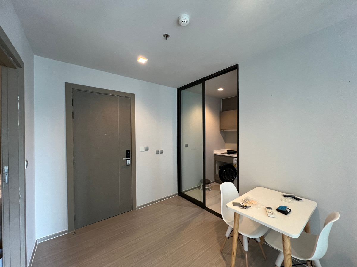 For RentCondoRama9, Petchburi, RCA : Spacious 1BR at Life Asoke-Rama 9 | 35sqm | Floor 20 | 300m to MRT | 20,500 THB