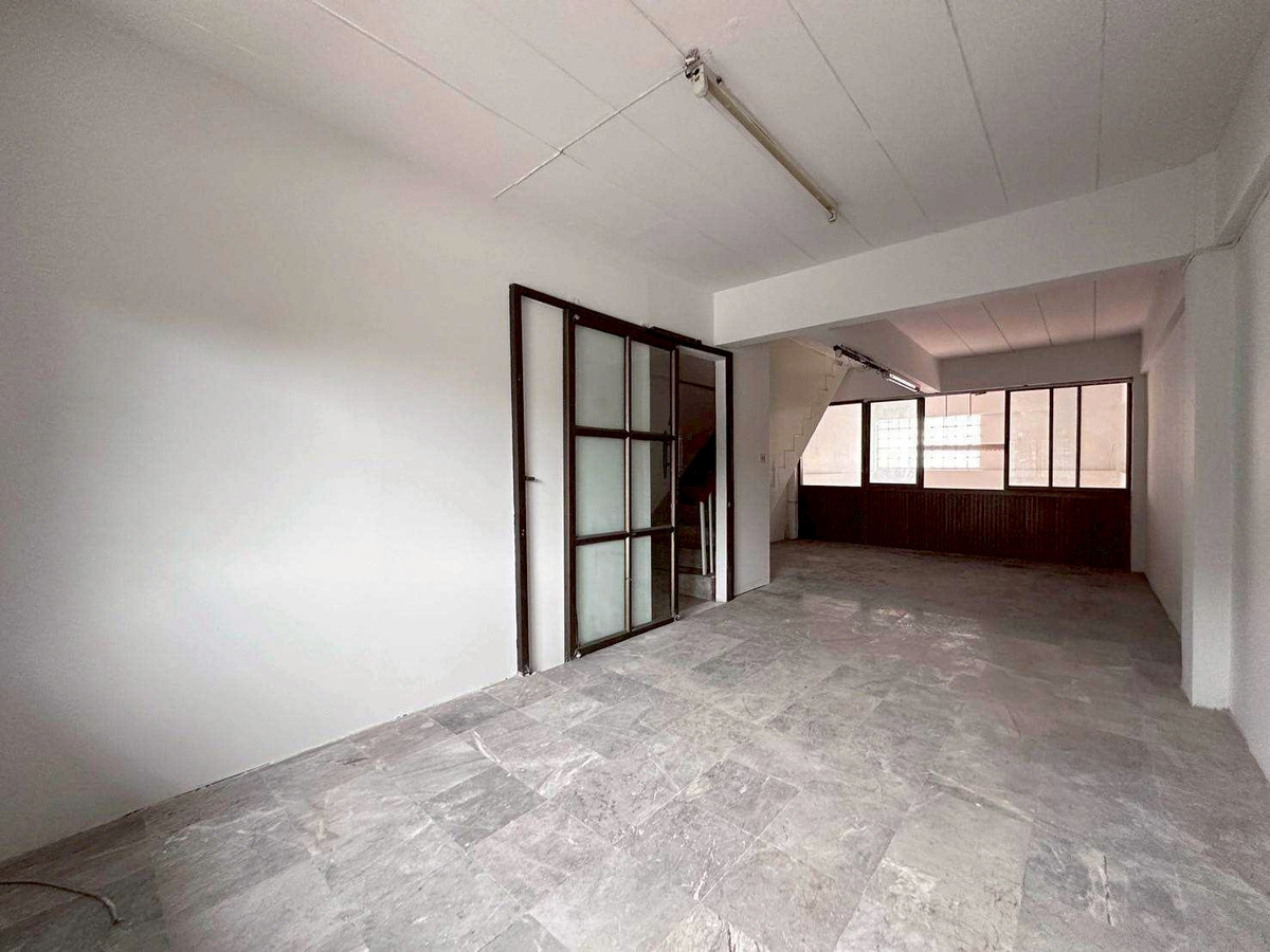 For SaleShop HouseBang kae, Phetkasem : Shophouse/commercial building for sale, 3 floors Soi Phetkasem 18/1, near MRT Bang Phai, MRT Tha Phra, very good location, only 20 meters from the main road.