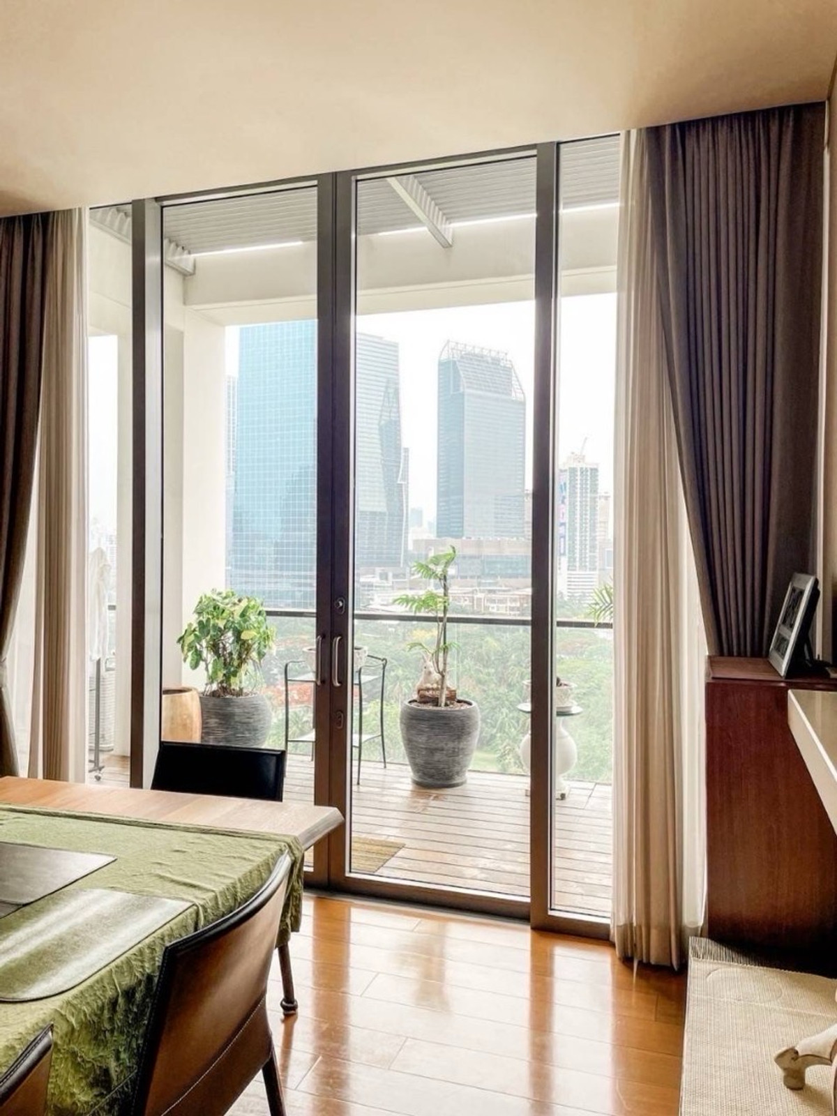 For SaleCondoSathorn, Narathiwat : The Sukhothai Residence 3b4b 351sqm 115mb