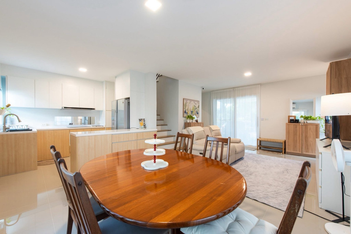 For RentSamut Prakan,Samrong : Semi-detached house for rent, lots of space, fully furnished, has a Home Automation system, highly convenient, near Mega Bangna mall, Grand Pleno Mega Bangna Village, ready to move in ✨