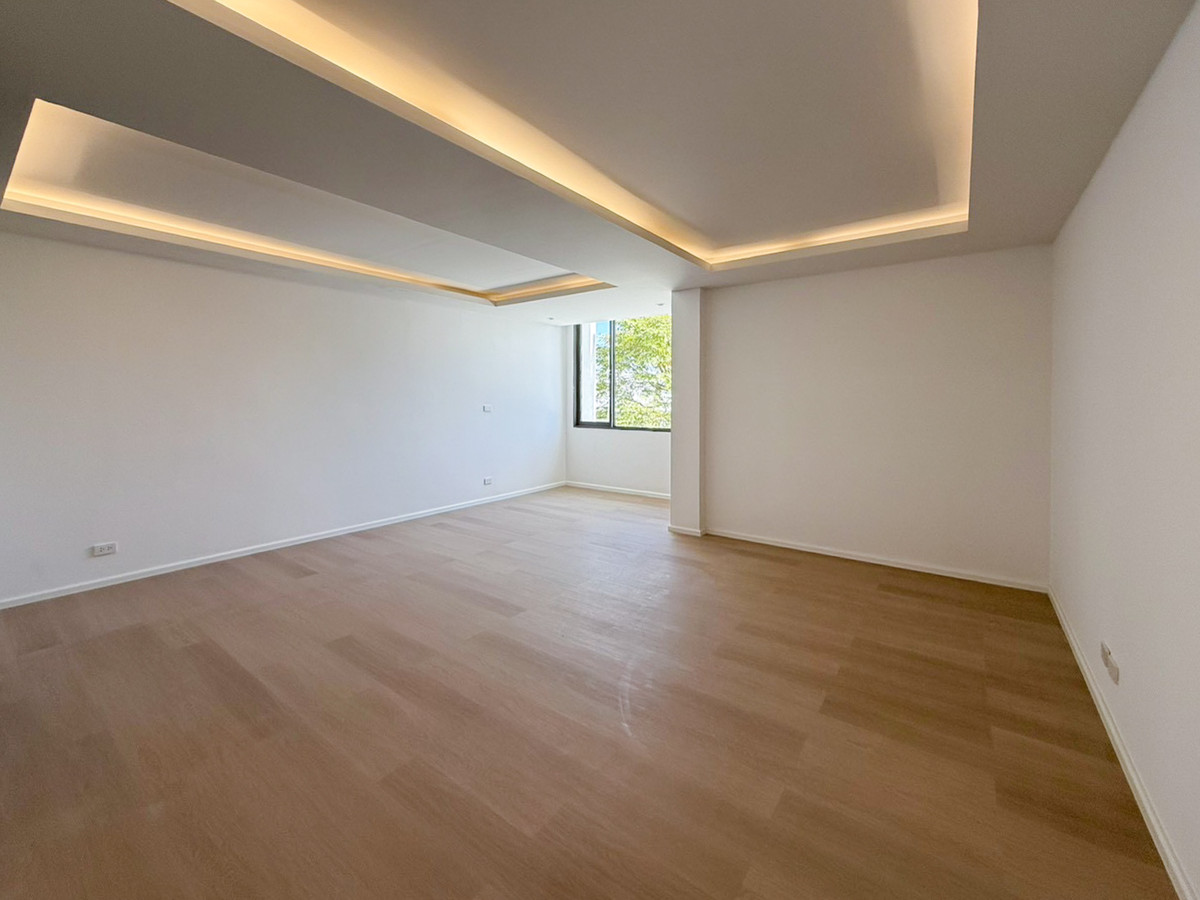 For SaleTownhomeSukhumvit, Asoke, Thonglor : ✨ Townhome / Home Office Luxury | Pridi 14 (Sukhumvit 71) ✨ Premium space Near Ekkamai-Thonglor Just a few minutes Suitable for both living and making a home office in the heart of the city.