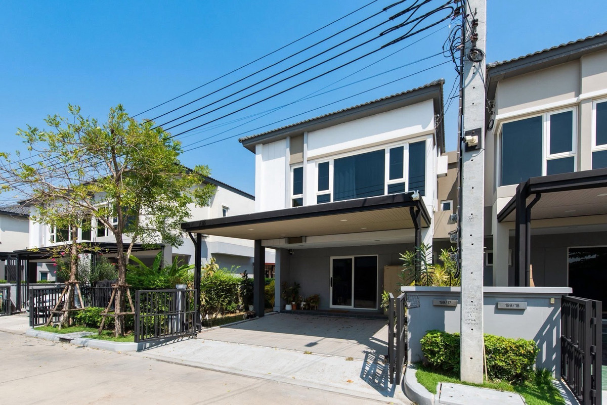 For RentSamut Prakan,Samrong : Semi-detached house for rent, lots of space, fully furnished, has a Home Automation system, highly convenient, near Mega Bangna mall, Grand Pleno Mega Bangna Village, ready to move in ✨