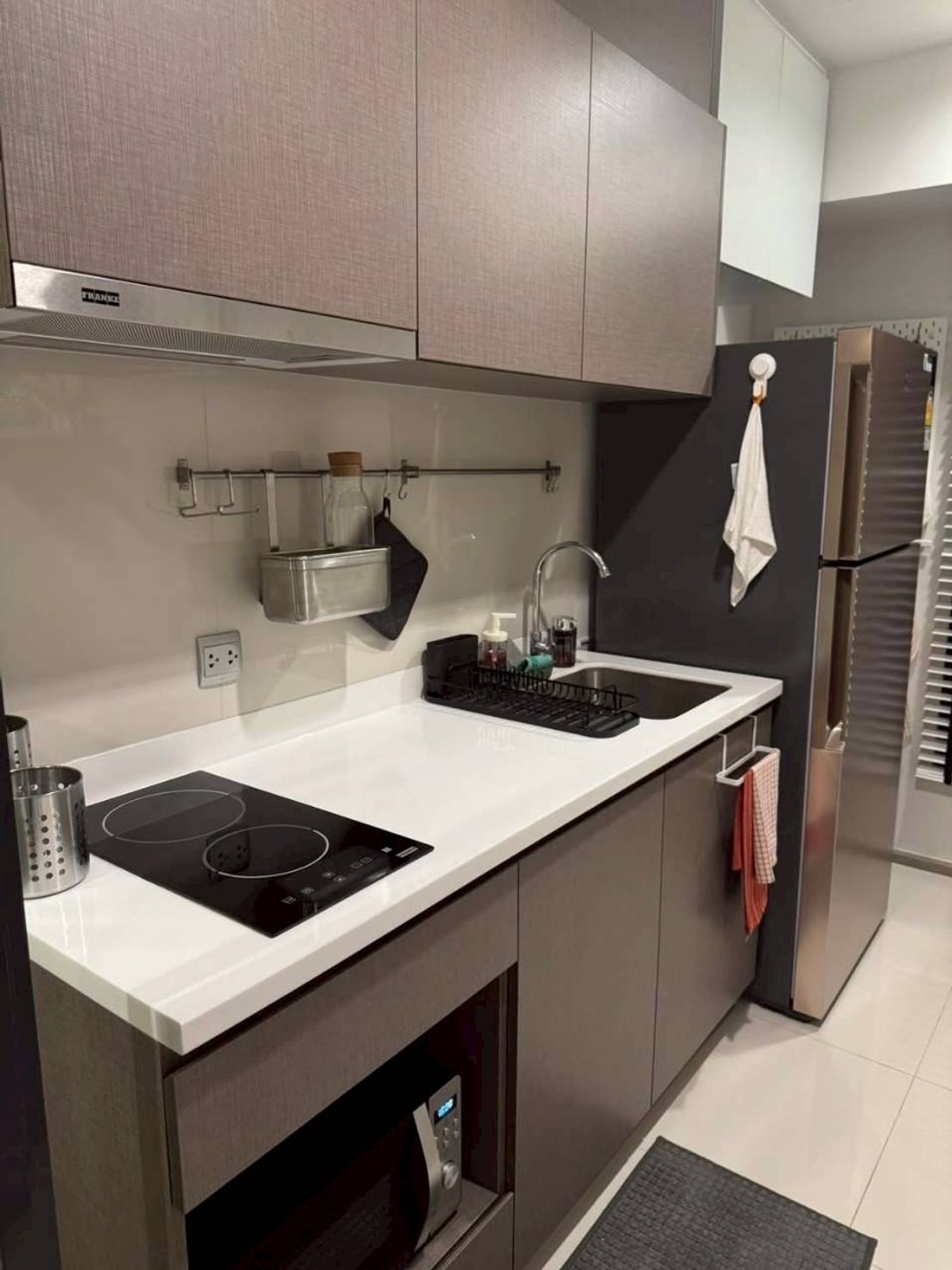 ให้เช่าคอนโดลาดพร้าว เซ็นทรัลลาดพร้าว : ✅ LVY129 ✅ Line : @p2nproperty