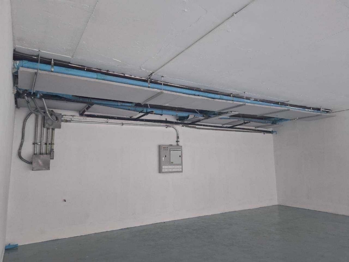 For RentRetail SpaceSukhumvit, Asoke, Thonglor : Space for rent for doing business, 80 square meters @ Thonglor Sukhumvit 55, Floor G, has parking.