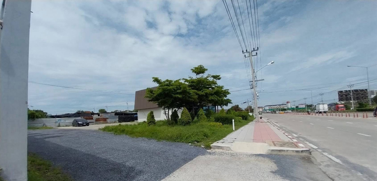 For RentLandPattanakan, Srinakarin : For rent, empty land 1-2-21 rai, total 621 square wah or 2,484 square meters, next to the main road, Krungthep Kreetha (Srinakarin - Romklao), near housing developments and international schools.