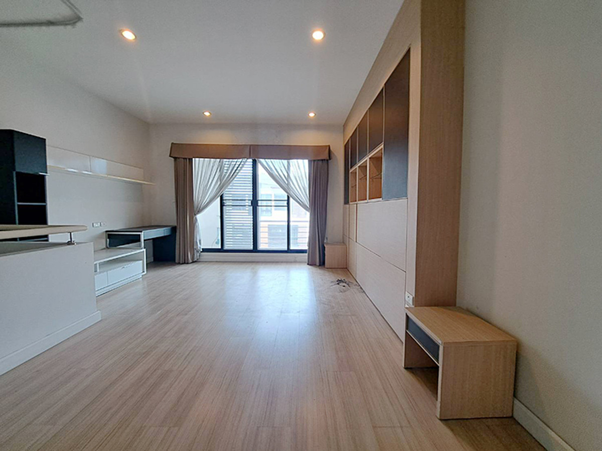 ขายทาวน์โฮมท่าพระ ตลาดพลู วุฒากาศ : ขายทาวน์โฮม 3 ชั้น ซิกเนเจอร์ กัลปพฤกษ์ (Sixnature Kalapapruek) บ้านสวย สภาพดี โซนหน้าโครงการ ถนนกว้าง 