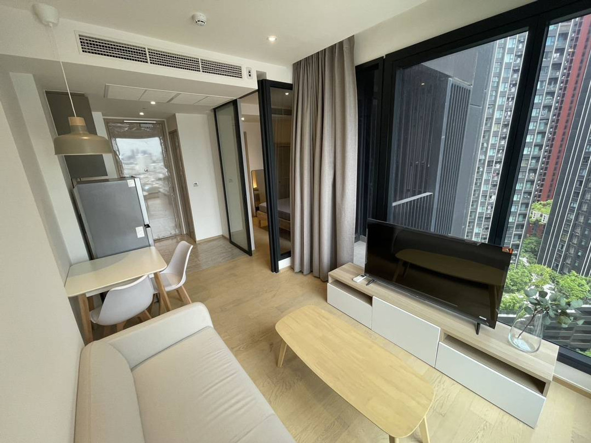 ให้เช่าคอนโดพระราม 9 เพชรบุรีตัดใหม่ RCA : Ashton Asoke-Rama 9 Condo for RENT  ** Ashton Asoke - Rama 9  ห้องกว้าง 35 ตรม. 1 นอน 1 น้ำ พร้อมอยู่@ 28,000 บาท โทรด่วน 096-2615656  ห้องกว้าง 35 ตรม. 1 นอน 1 น้ำ เฟอร์ครบ พร้อมอยู่    Location : Rama 9   Selling Price : 28,000 Baht  Condominium near MR