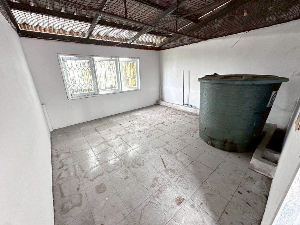 For SaleShop HouseBang kae, Phetkasem : Shophouse/commercial building for sale, 3 floors Soi Phetkasem 18/1, near MRT Bang Phai, MRT Tha Phra, very good location, only 20 meters from the main road.