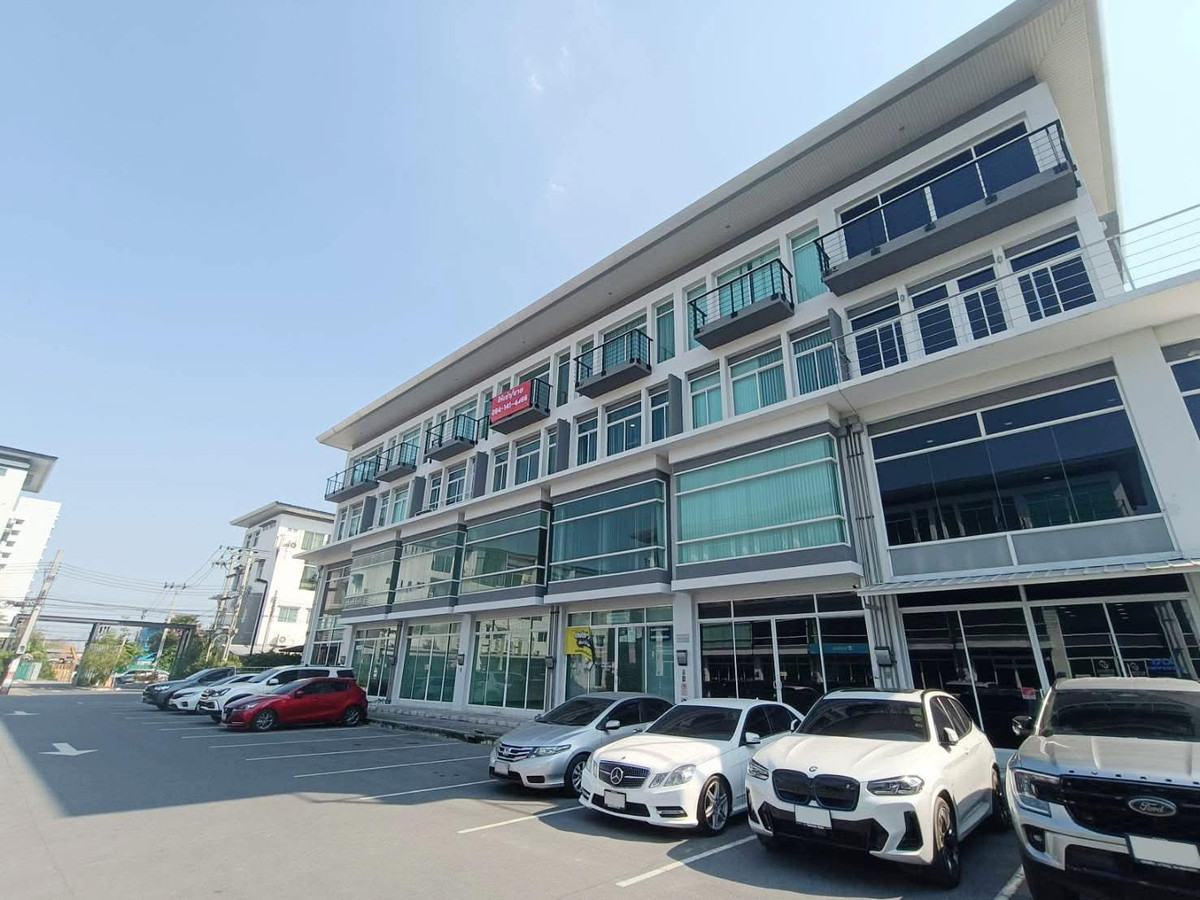 For RentShop HouseLadkrabang, Suwannaphum Airport : [For Rent] Home Office/Commercial Building📍H-Cape Biz Plus Wongwaen - On Nut Ideal for retail shops or showrooms