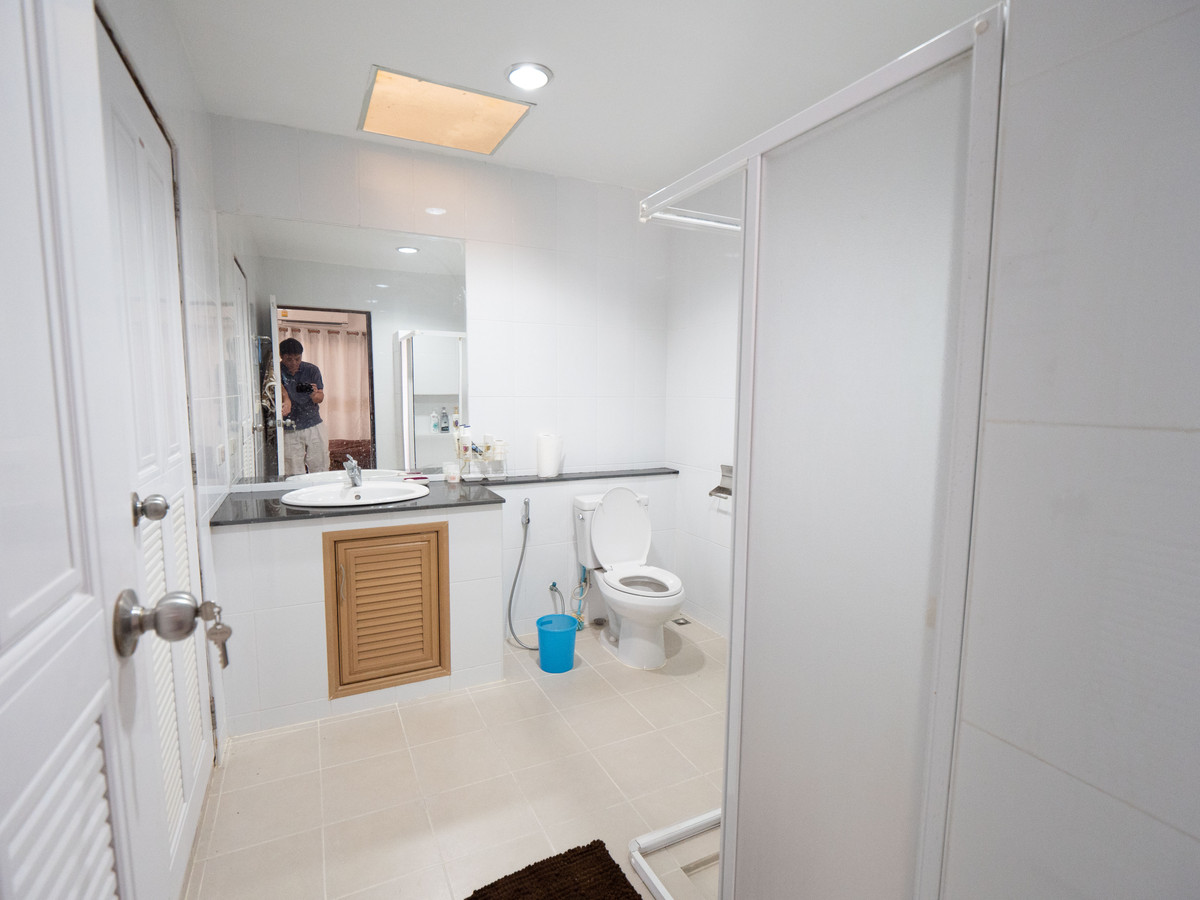 ขายทาวน์โฮมนครพนม : #ขายบ้านริมแม่น้ำโขง #เมืองนครพนม ทำเลดีมากๆ สวยสภาพดี 95% ขายถูก พร้อมอยู่ได้เลย 100 เมตร ถึงริมโขง  #ขายทาวน์เฮาส์ริมโขง 2 ชั้น ขนาด 34.9 ตรว. พื้นที่ใช้สอยรวม 200 ตรม. 2 นอน 2 น้ำ 1 ครัว 2 ที่จอดรถ 