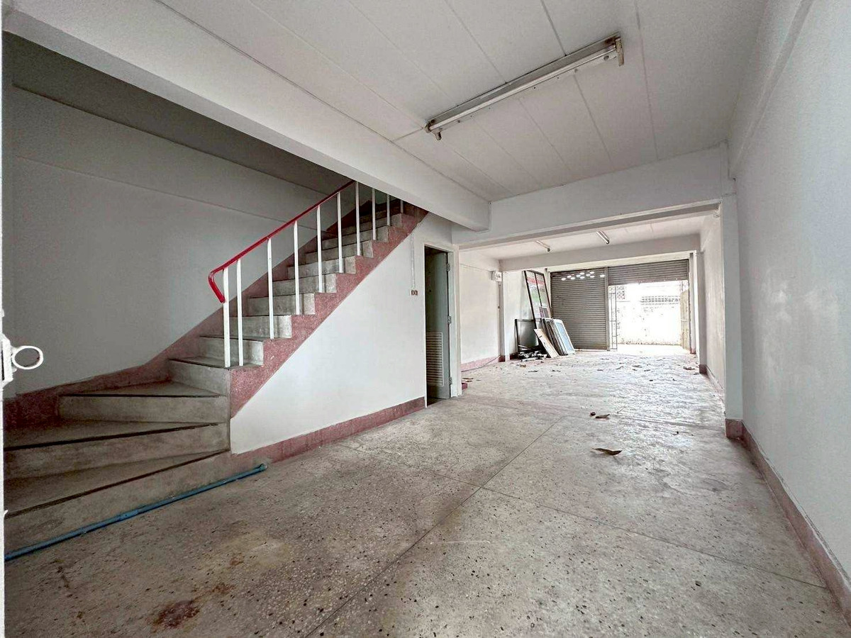 For SaleShop HouseBang kae, Phetkasem : Shophouse/commercial building for sale, 3 floors Soi Phetkasem 18/1, near MRT Bang Phai, MRT Tha Phra, very good location, only 20 meters from the main road.
