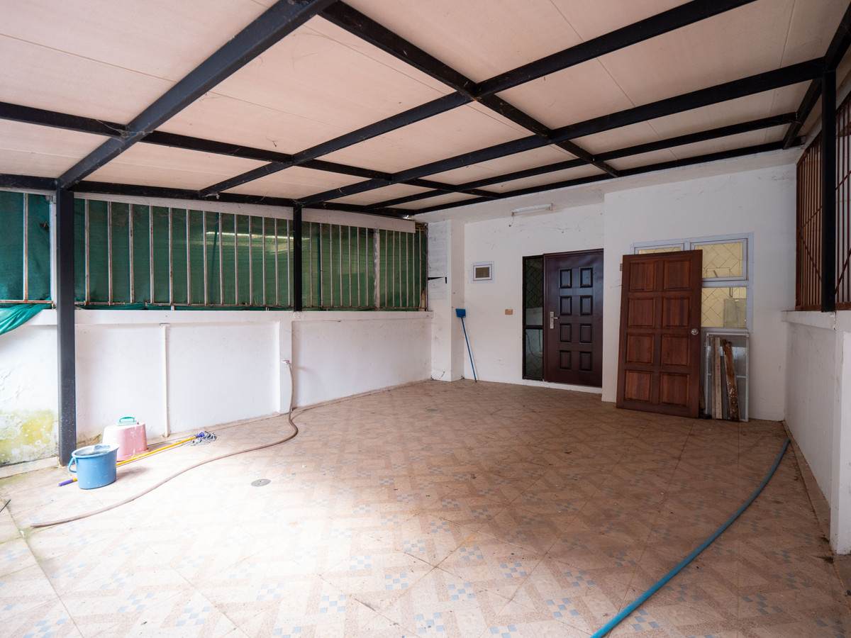 ขายทาวน์โฮมนครพนม : #ขายบ้านริมแม่น้ำโขง #เมืองนครพนม ทำเลดีมากๆ สวยสภาพดี 95% ขายถูก พร้อมอยู่ได้เลย 100 เมตร ถึงริมโขง  #ขายทาวน์เฮาส์ริมโขง 2 ชั้น ขนาด 34.9 ตรว. พื้นที่ใช้สอยรวม 200 ตรม. 2 นอน 2 น้ำ 1 ครัว 2 ที่จอดรถ 