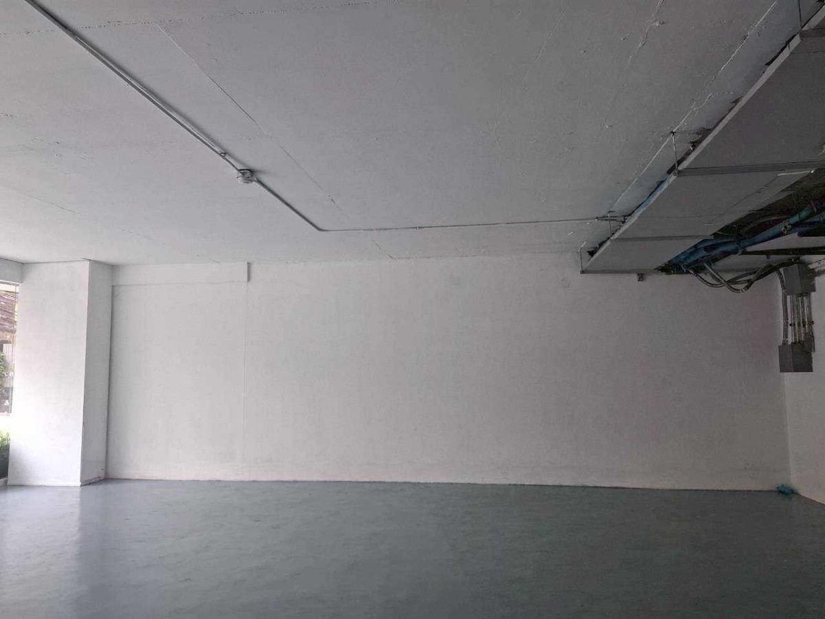 For RentRetail SpaceSukhumvit, Asoke, Thonglor : Space for rent for doing business, 80 square meters @ Thonglor Sukhumvit 55, Floor G, has parking.