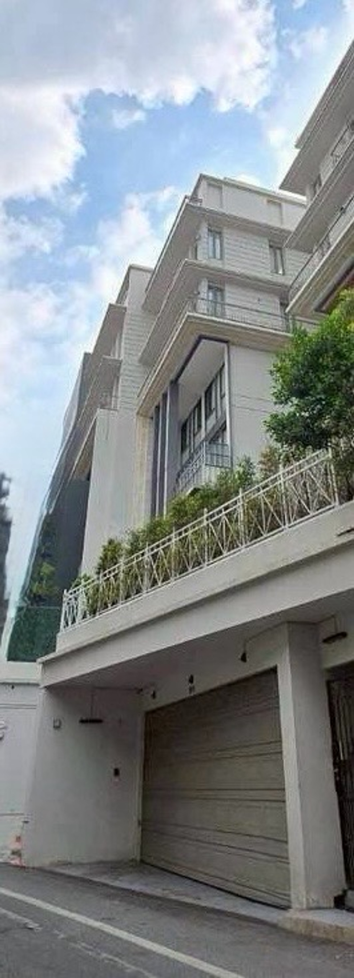 ให้เช่าบ้านสุขุมวิท อโศก ทองหล่อ : บ้านหรูให้เช่า ใกล้ BTS พร้อมพงษ์ 4 ห้องนอน พร้อมสระว่ายน้ำและลิฟต์ส่วนตัว
