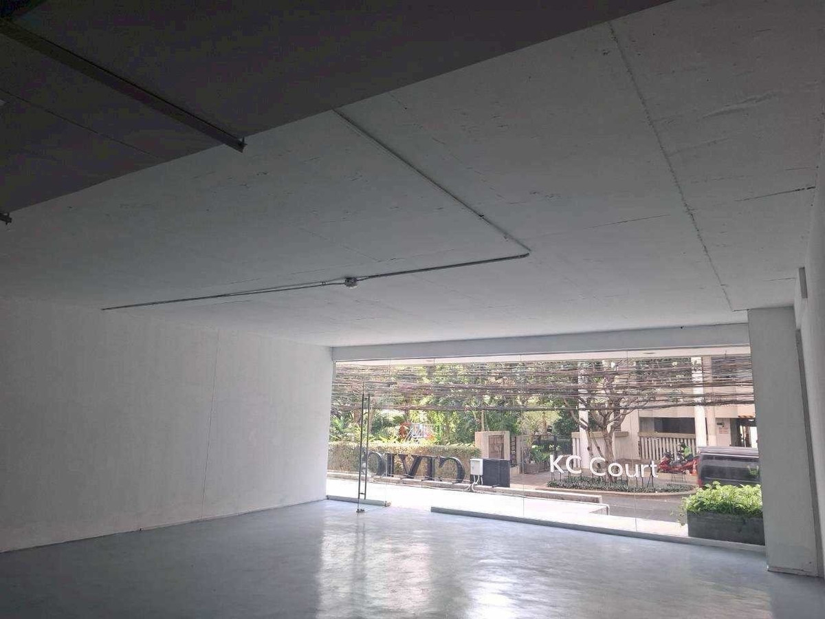 For RentRetail SpaceSukhumvit, Asoke, Thonglor : Space for rent for doing business, 80 square meters @ Thonglor Sukhumvit 55, Floor G, has parking.